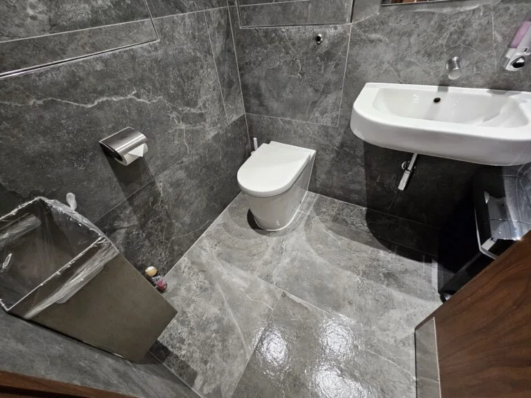 Office washroom and toilet cleaning